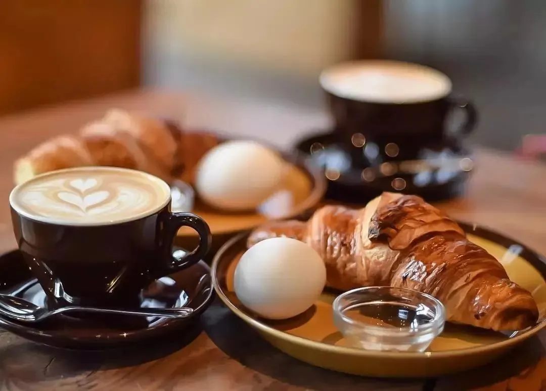 Mae bywyd fel bocs o siocled, hefyd fel paned o goffi